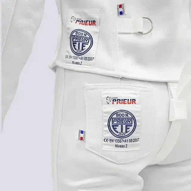 Superlight vs 800N Fencing Uniforms: 5 Powerful Differences Every Fencer Must Know